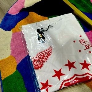 Brand new sweater for men 100% authentic crew neck for hockey fans